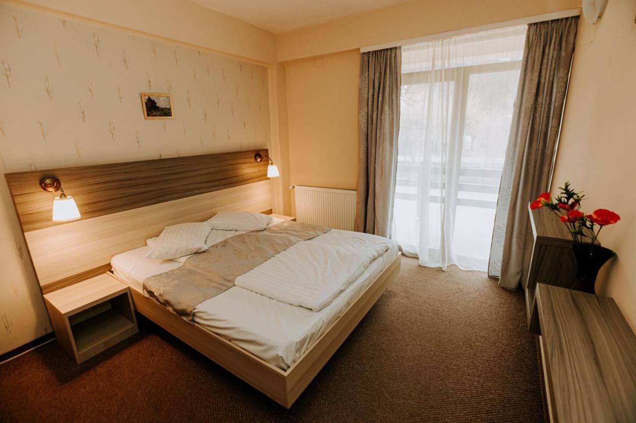 Guest House Lacul Linistit 모네아사 외부 사진