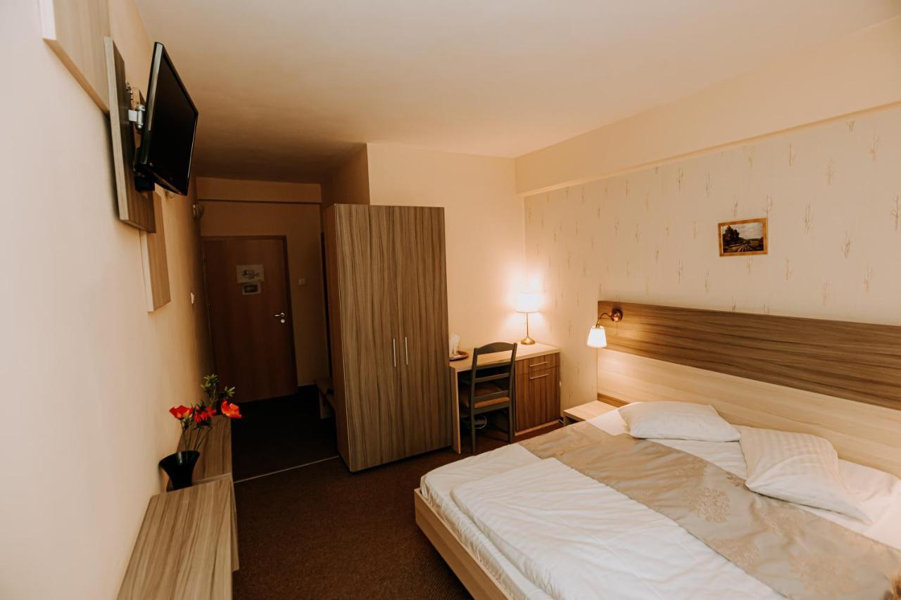Guest House Lacul Linistit 모네아사 외부 사진