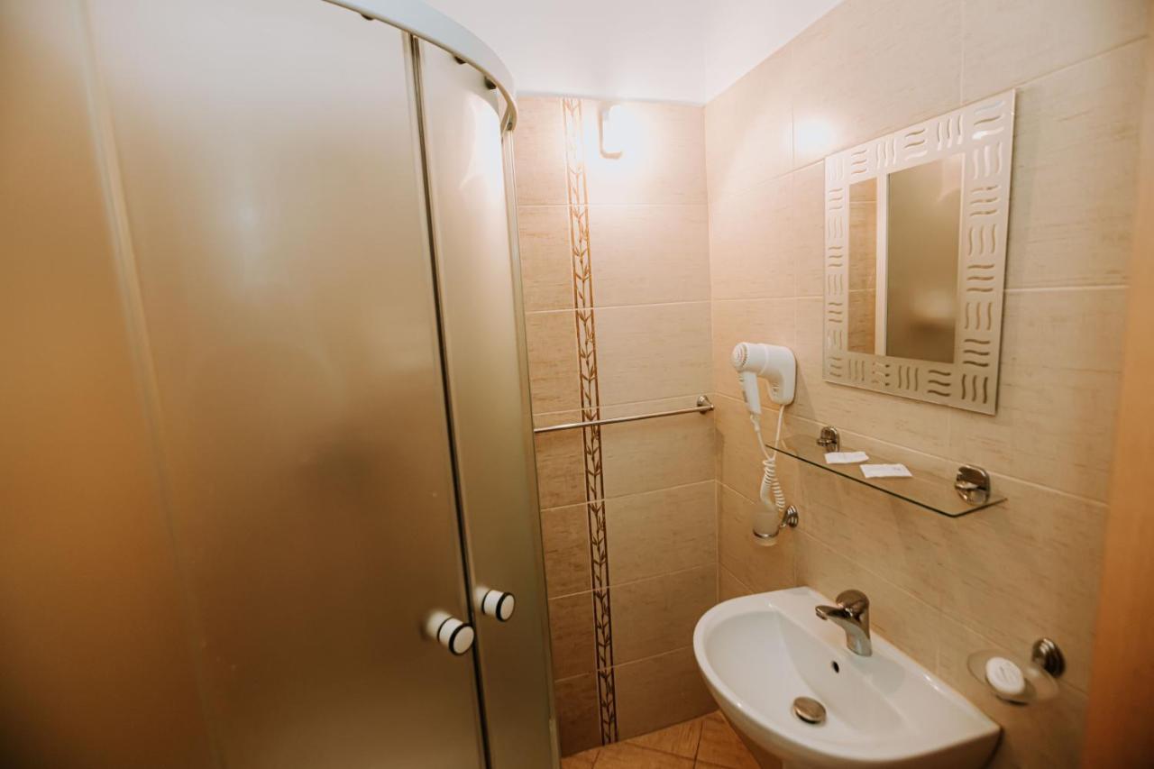 Guest House Lacul Linistit 모네아사 외부 사진