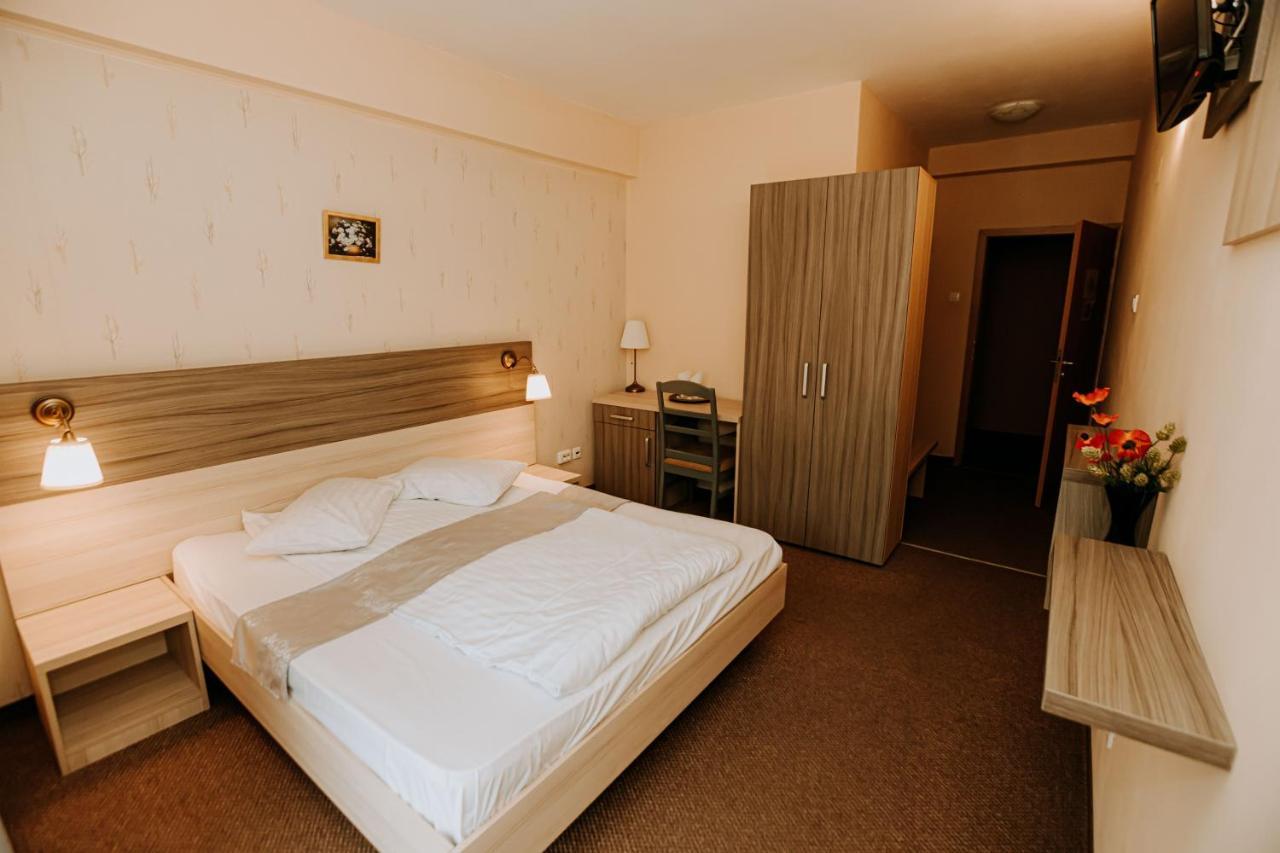 Guest House Lacul Linistit 모네아사 외부 사진