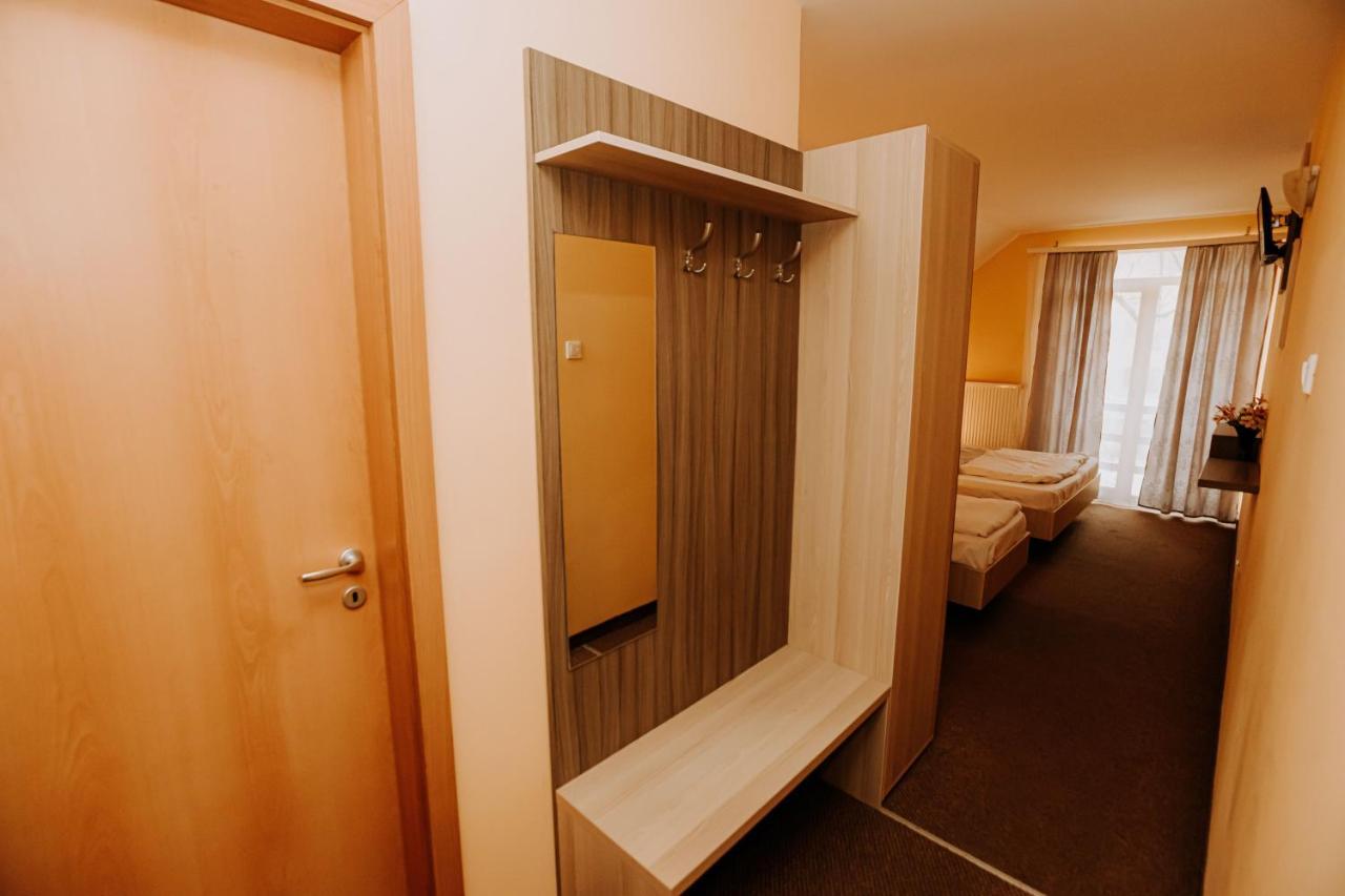 Guest House Lacul Linistit 모네아사 외부 사진