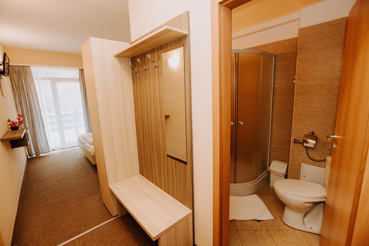 Guest House Lacul Linistit 모네아사 외부 사진