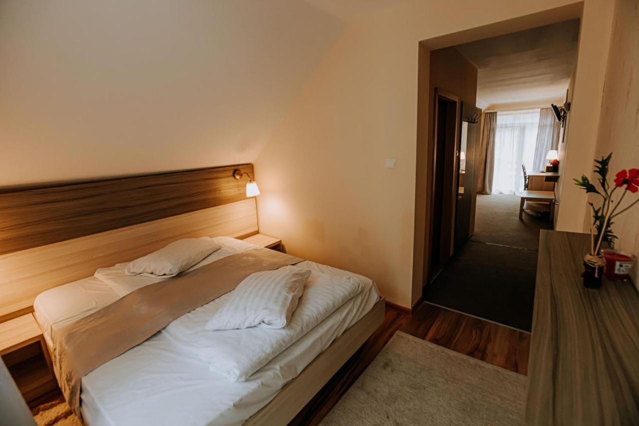 Guest House Lacul Linistit 모네아사 외부 사진