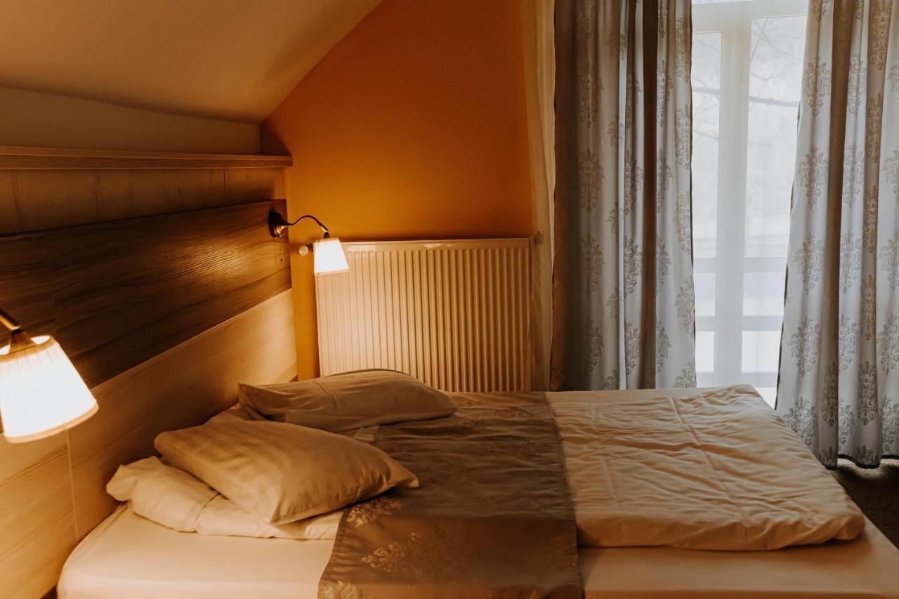 Guest House Lacul Linistit 모네아사 외부 사진