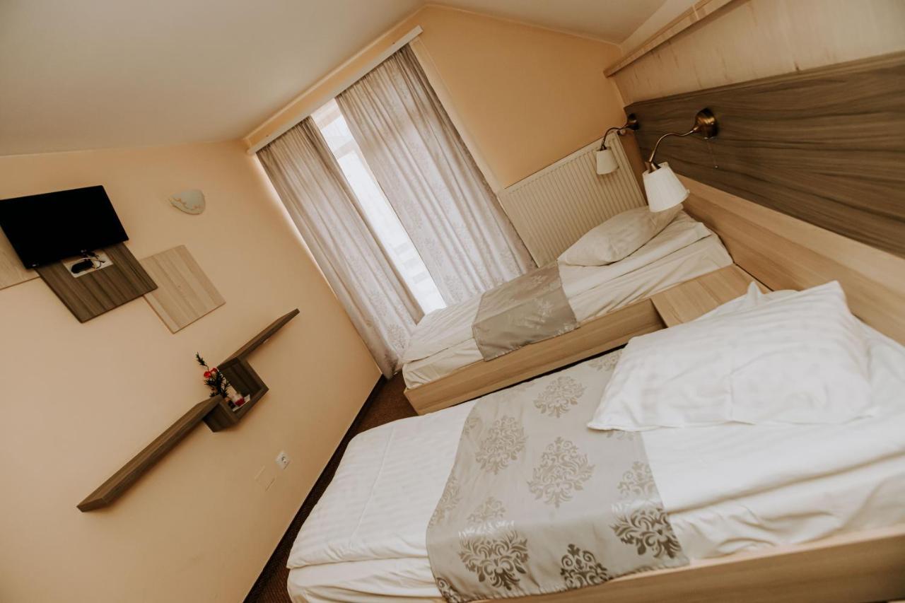 Guest House Lacul Linistit 모네아사 외부 사진