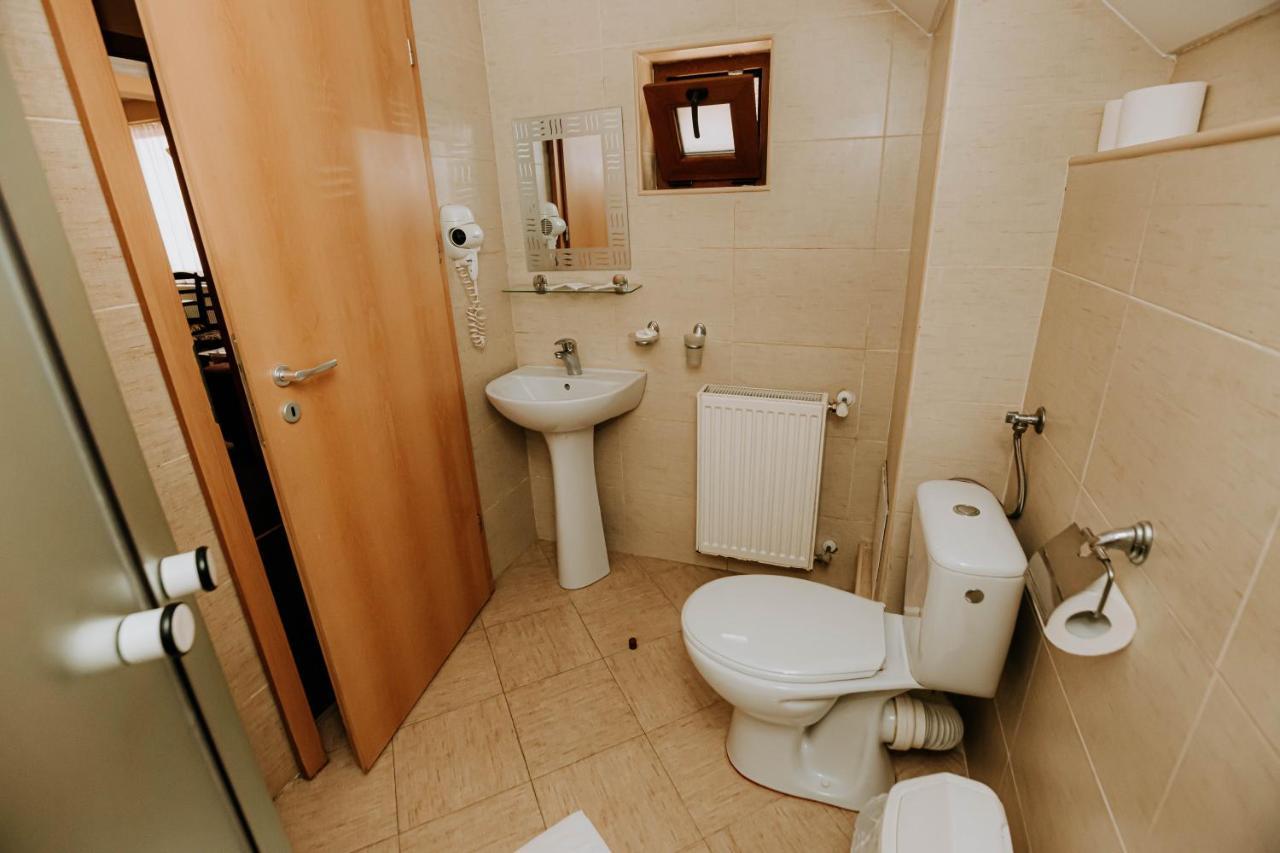 Guest House Lacul Linistit 모네아사 외부 사진