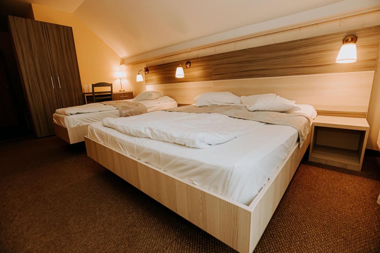 Guest House Lacul Linistit 모네아사 외부 사진