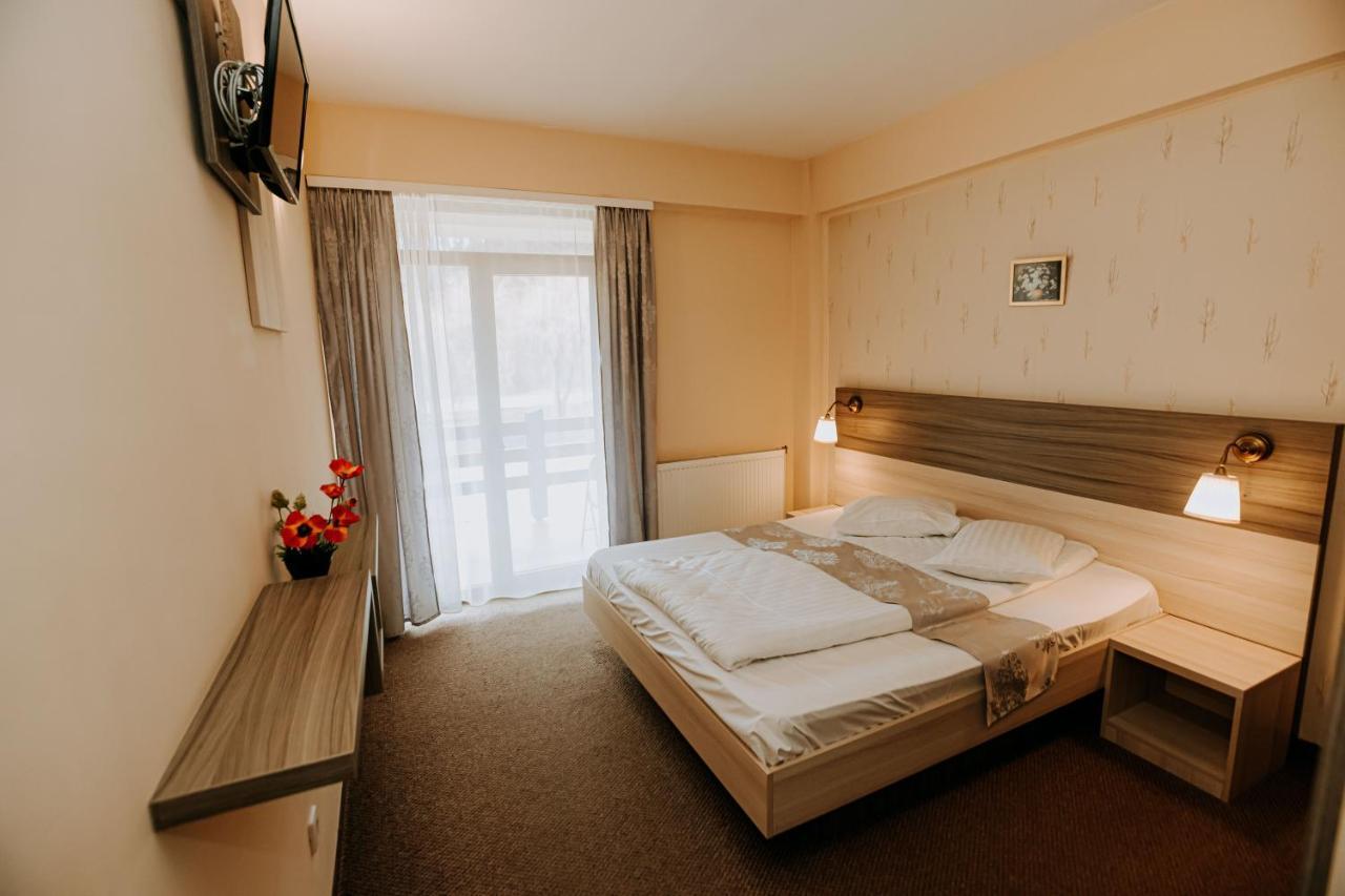Guest House Lacul Linistit 모네아사 외부 사진