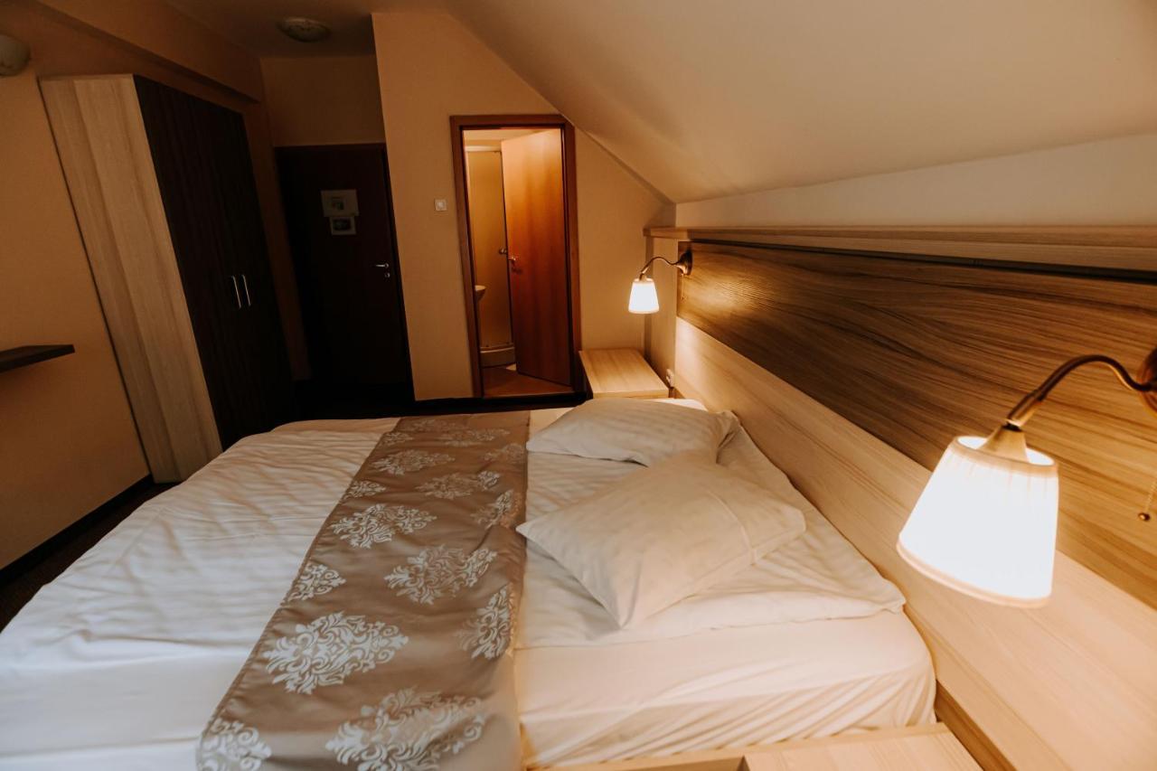 Guest House Lacul Linistit 모네아사 외부 사진