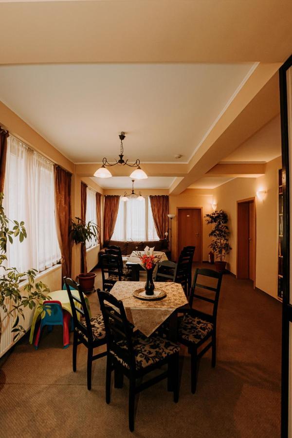 Guest House Lacul Linistit 모네아사 외부 사진