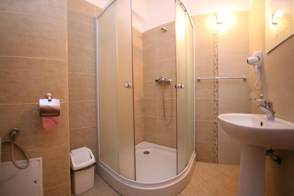 Guest House Lacul Linistit 모네아사 객실 사진
